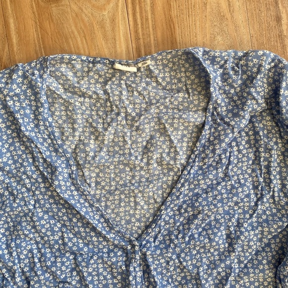 GAP Wrap Around Blouse - Picture 4 of 8